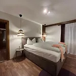 Haus Anton - & *