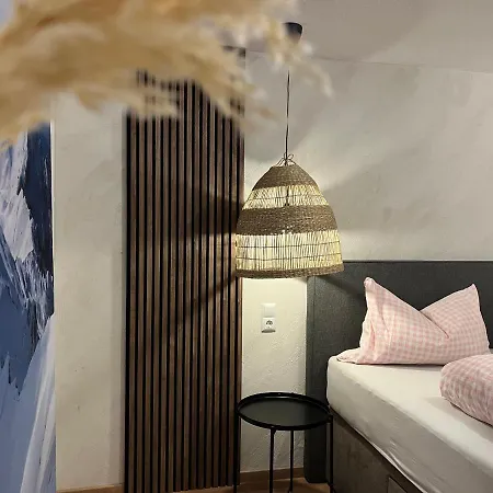 Πανσιόν Haus Anton - &