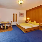 Haus Anton - & *