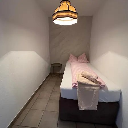 Haus Anton - & *
